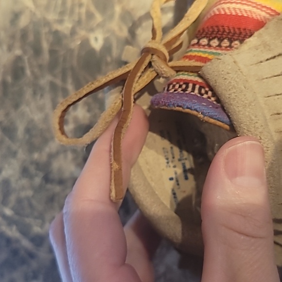 Minnetonka Leather Moccasin Boots For Girls Size 8 - Picture 4 of 5